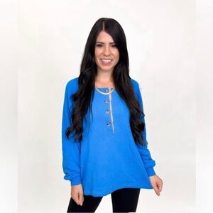 NEW - Believe It Top, size medium.
Material: 75% Cotton 22% Polyester 3%Spand
